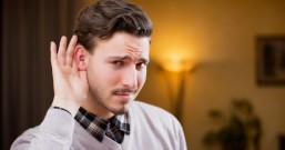 4 semne ca vorbesti cu o persoana care nu stie sa asculte