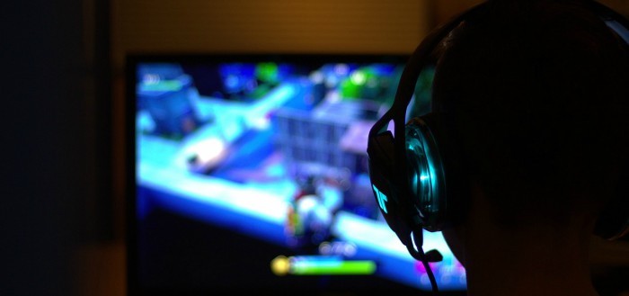 Tinerii sub 18 ani au interzis la jocuri video dupa ora 22:00