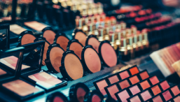 Impactul Covid-19 asupra industriei de beauty. Cum s-au descurcat magazinele de make-up in 2020?