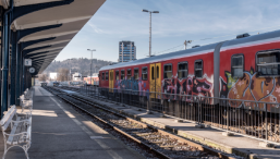 CFR Calatori se digitalizeaza, dar trenurile din Romania circula si cu 20 km/h